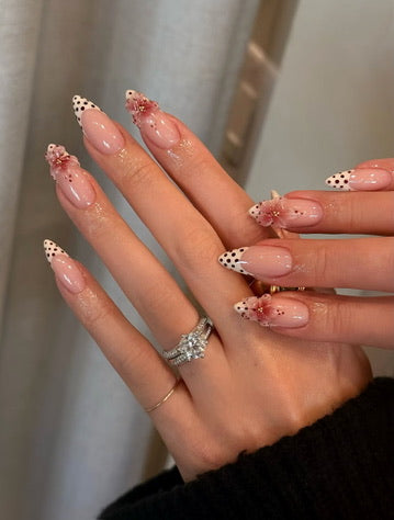 cute almond nails soft romantic aesthetic