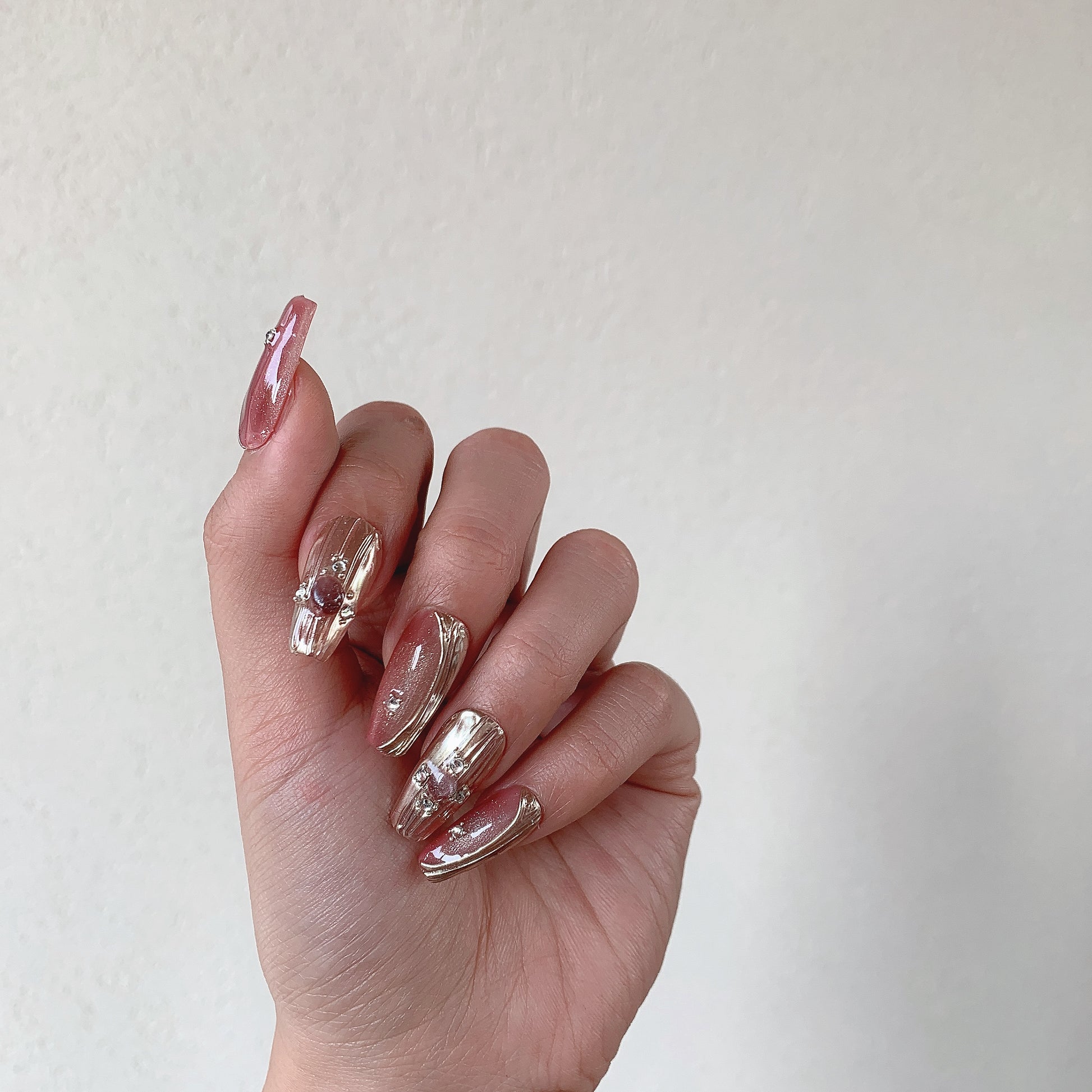 minimal luxury press on nails gold accents