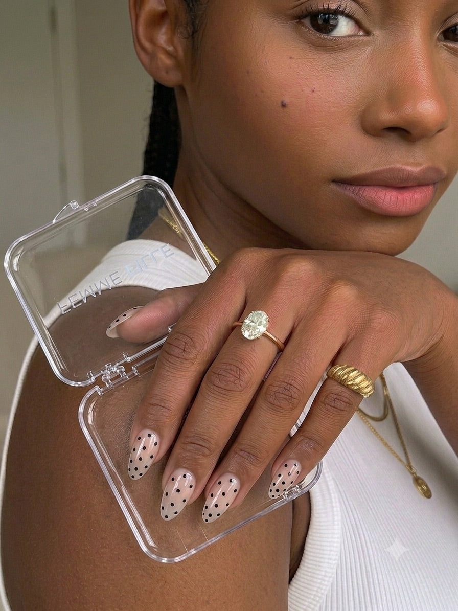monochrome_almond_press_on_nails