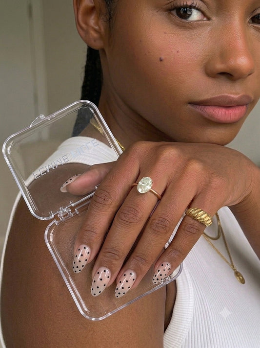 monochrome_almond_press_on_nails