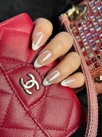 vanilla-french-press-on-nails-lifestyle