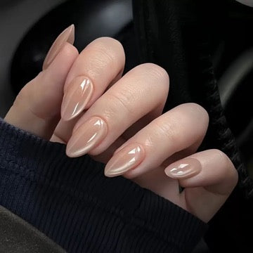natural nude nails everyday look