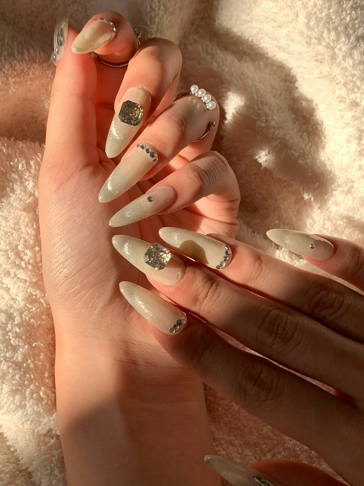 minimal aesthetic green nails glossy look